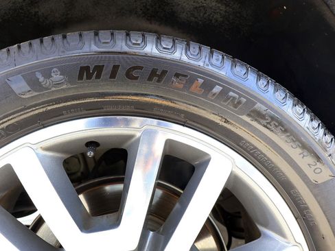 Used 2014 GMC Acadia Denali image 29