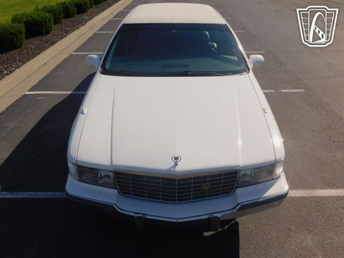 Used 1995 Cadillac Fleetwood Brougham RWD image 16
