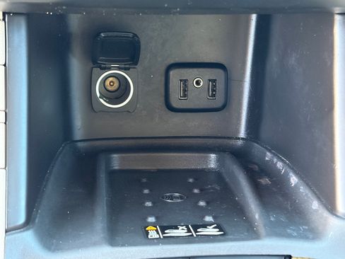 Used 2019 GMC Acadia Denali w/ Technology Package FWD image 32