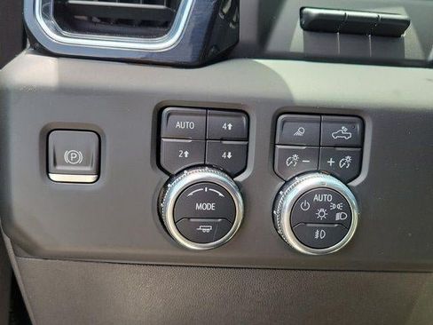Used 2023 GMC Sierra 1500 Denali w/ Technology Package AWD/4WD image 18