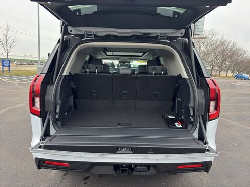 New 2025 Ford Expedition Active image 12