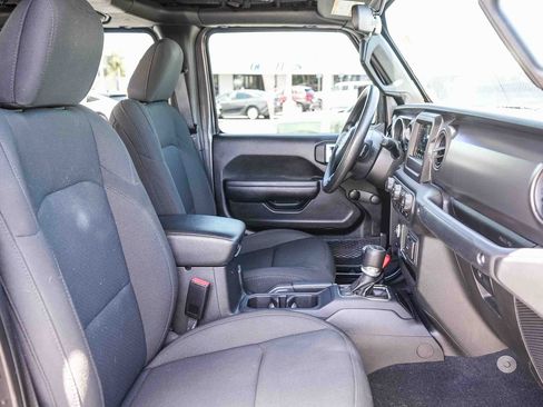 Used 2023 Jeep Gladiator Sport AWD/4WD image 18