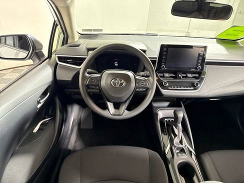 Used 2021 Toyota Corolla LE image 23
