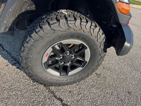 Used 2018 Jeep Wrangler Unlimited Rubicon w/ Dual Top Group AWD/4WD image 36