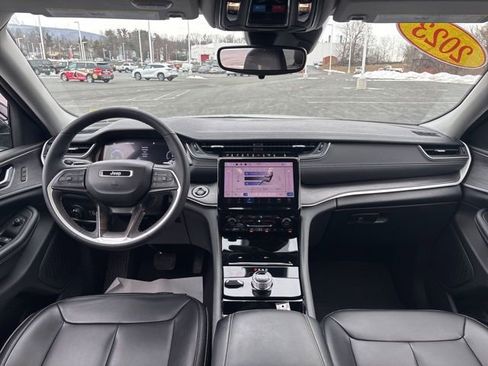 Used 2023 Jeep Grand Cherokee Limited image 24