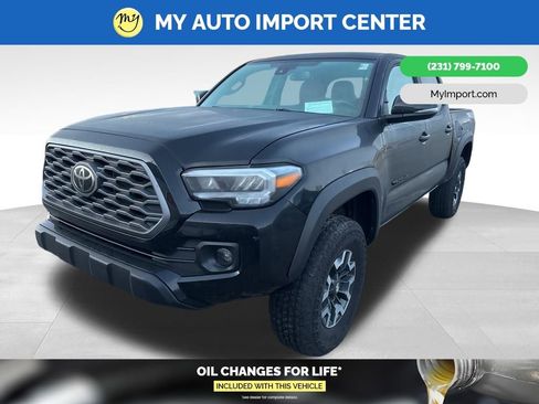 Used 2022 Toyota Tacoma TRD Off-Road image 2