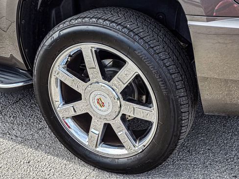 Used 2014 Cadillac Escalade Luxury AWD/4WD image 9