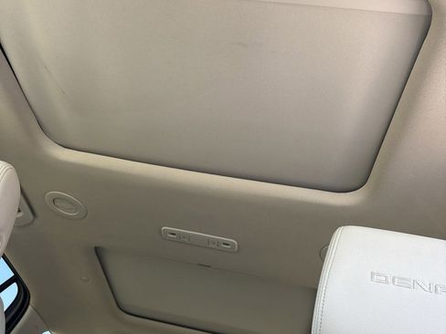 Used 2022 GMC Acadia Denali w/ Denali Technology Package image 19