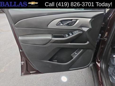 Used 2023 Chevrolet Traverse LT FWD image 10