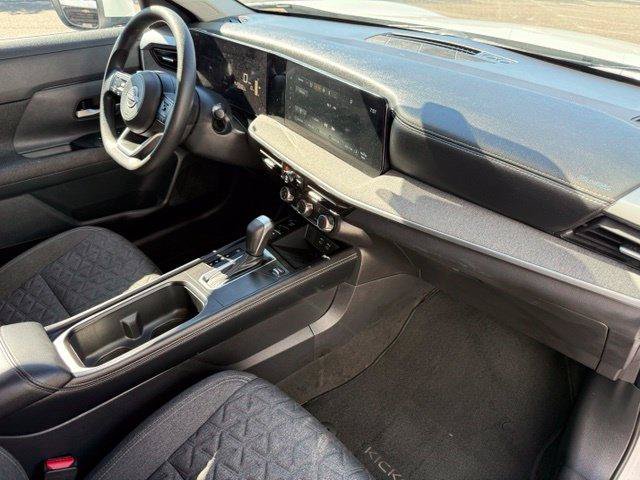 Used 2025 Nissan Kicks SV w/ Illumination Package AWD/4WD image 4