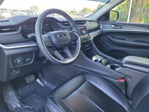 Used 2023 Jeep Grand Cherokee Limited RWD image 11