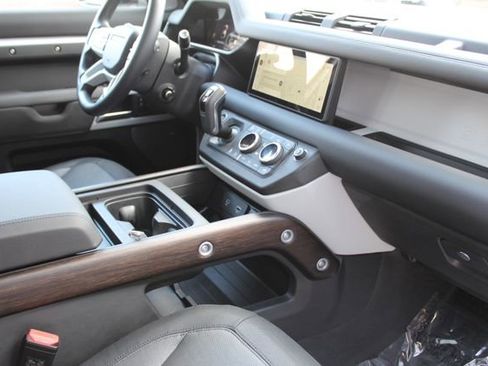 Used 2024 Land Rover Defender 110 X-Dynamic SE image 27