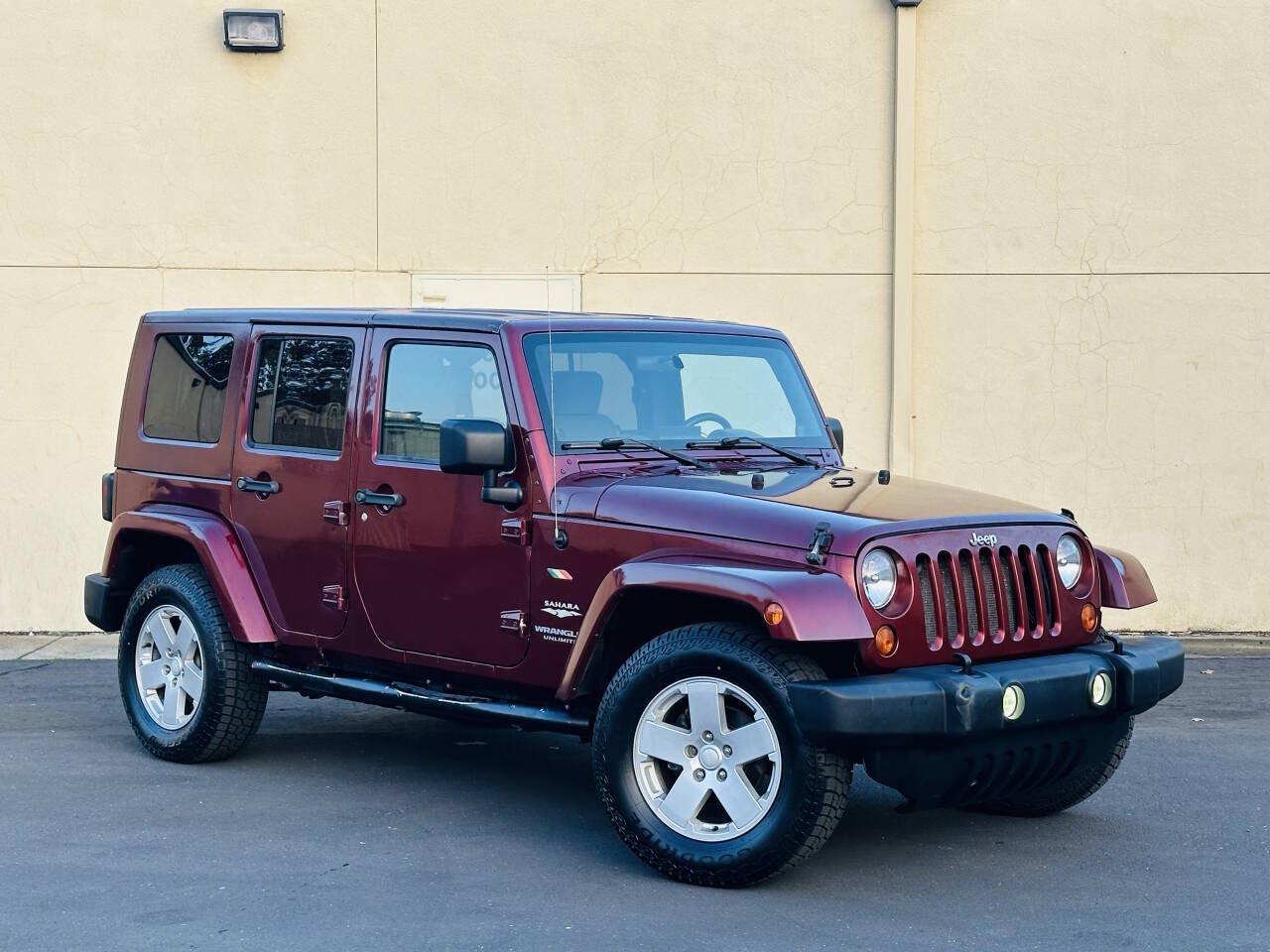 Used 2007 Jeep Wrangler Unlimited Sahara w/ Dual Top Group AWD/4WD image 2
