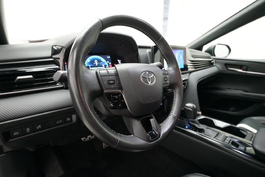 Used 2025 Toyota Camry SE FWD image 8