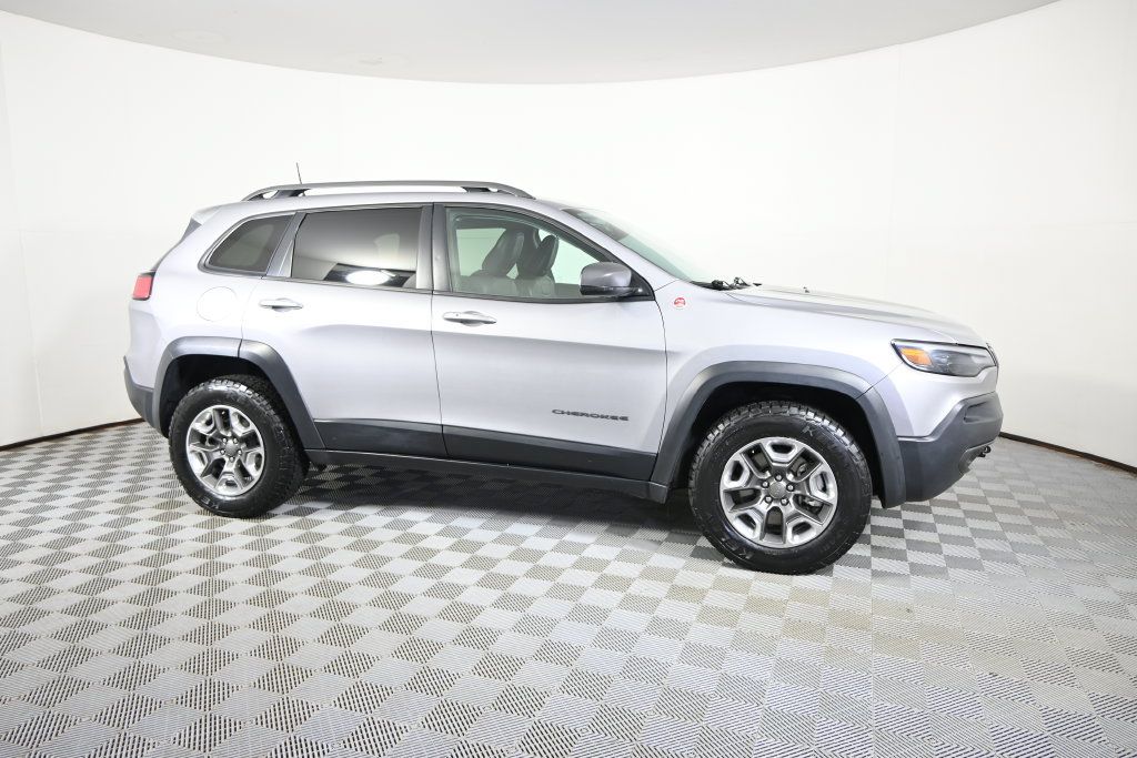 Used 2019 Jeep Cherokee Trailhawk AWD/4WD image 8