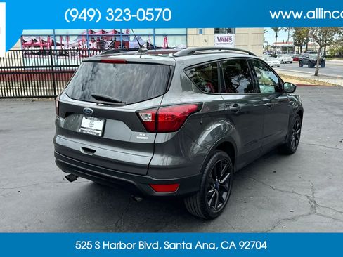 Used 2019 Ford Escape SE FWD image 4