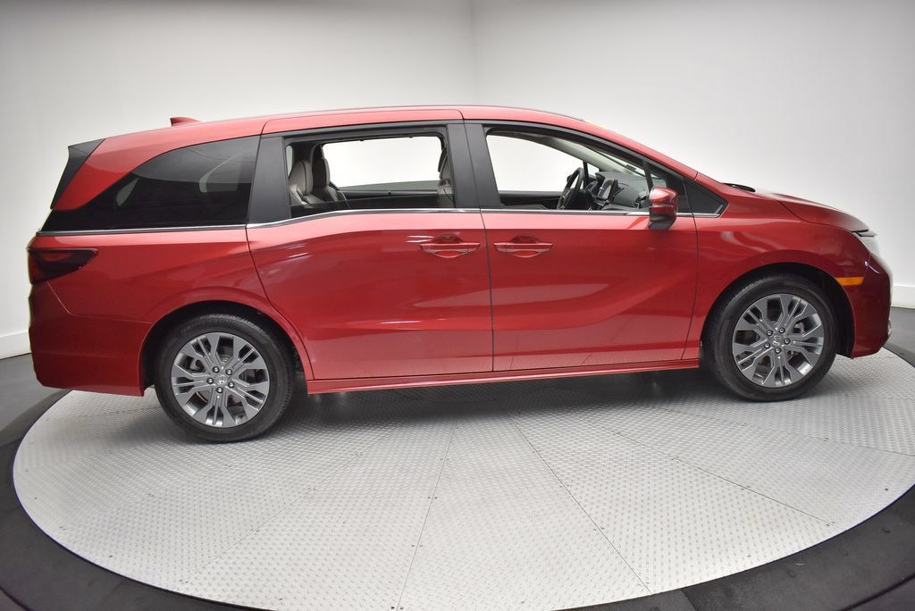 Used 2025 Honda Odyssey Touring image 4