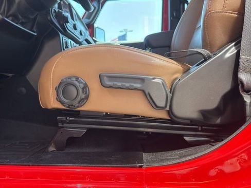 Used 2023 Jeep Wrangler Unlimited Rubicon w/ Dual Top Group AWD/4WD image 10