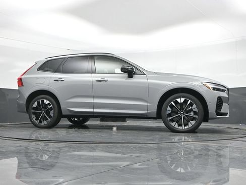 New 2026 Volvo XC60 T8 Plus w/ Protection Package Premier AWD/4WD image 41