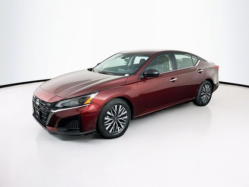 Used 2025 Nissan Altima 2.5 SV image 3