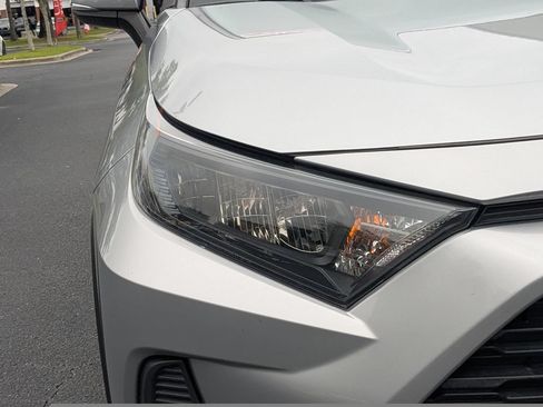 Used 2022 Toyota RAV4 LE FWD image 12