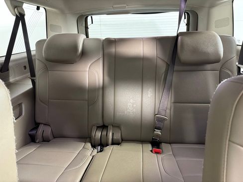 Used 2018 Chevrolet Suburban Premier AWD/4WD image 21
