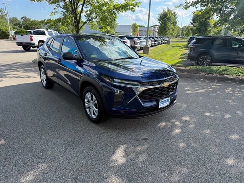 Used 2024 Chevrolet Trax LS w/ Driver Confidence Package FWD image 7