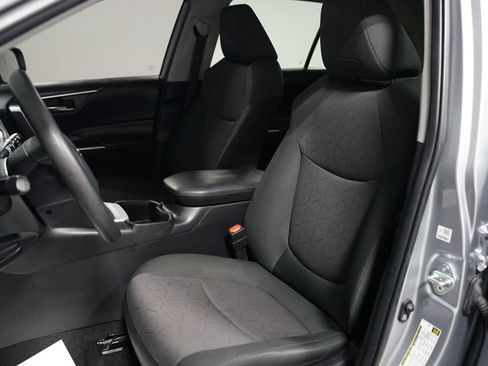 Certified 2024 Toyota RAV4 XLE w/ Convenience Package FWD image 27