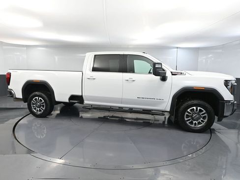 Used 2024 GMC Sierra 3500 SLE w/ SLE Convenience Package image 4