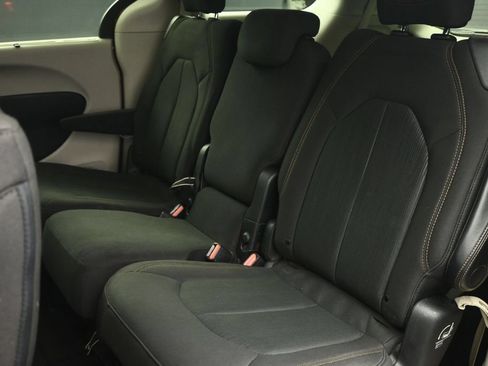 Used 2020 Chrysler Pacifica Touring w/ Tire & Wheel Group FWD image 51