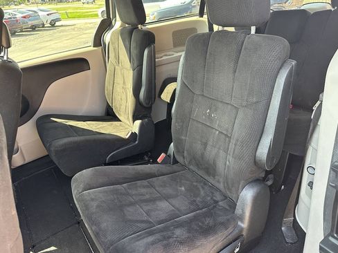 Used 2012 Dodge Grand Caravan SXT FWD image 11