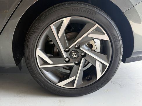 Certified 2024 Hyundai Elantra Limited FWD image 23