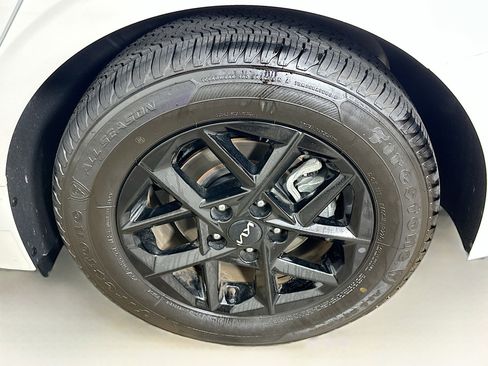 Used 2025 Kia K5 LXS image 11