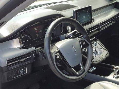 Certified 2022 Lincoln Corsair Standard w/ Premium Package image 9