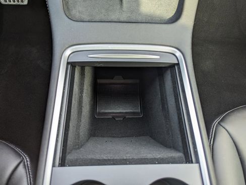 Used 2021 Tesla Model Y Long Range image 23