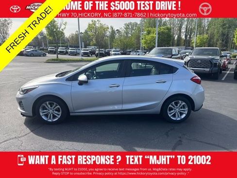 Used 2019 Chevrolet Cruze LT image 3