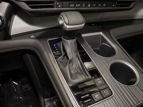 Used 2025 Toyota Sienna XLE image 19