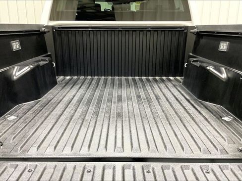 Certified 2025 Toyota Tacoma SR5 AWD/4WD image 36