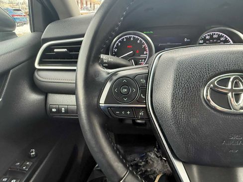 Used 2018 Toyota Camry XLE image 18