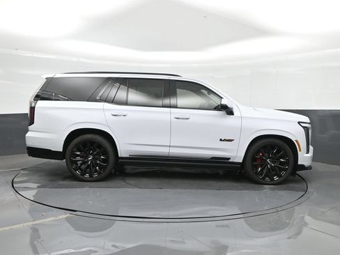 Used 2026 Cadillac Escalade V w/ LPO, ONYX Package AWD/4WD image 10
