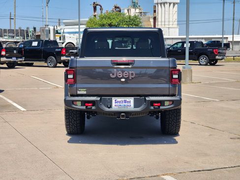 Used 2023 Jeep Gladiator Rubicon w/ LED Lighting Group AWD/4WD image 8