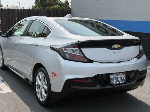 Used 2018 Chevrolet Volt Premier w/ Driver Confidence Package FWD image 4