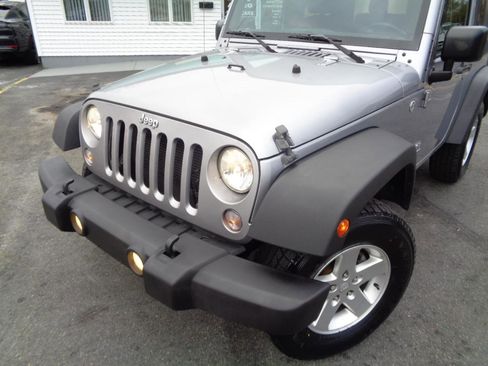Used 2015 Jeep Wrangler Sport w/ Quick Order Package 24S AWD/4WD image 18
