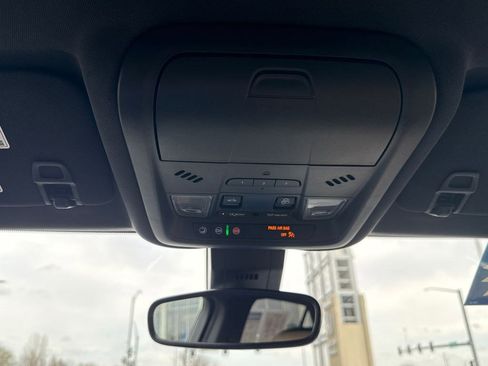 Used 2023 Chevrolet Equinox Premier image 36