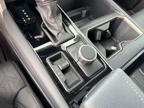 Used 2024 Toyota Tundra Limited image 24