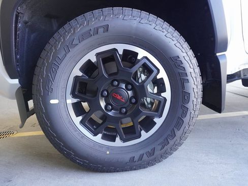 New 2025 Toyota Tacoma TRD Off-Road image 19