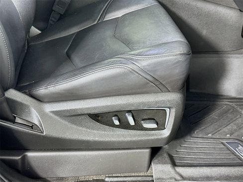 Used 2019 Cadillac Escalade Premium Luxury w/ Escalade Sport Edition image 24