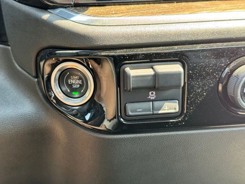 Used 2024 Chevrolet Silverado 3500 LT image 21