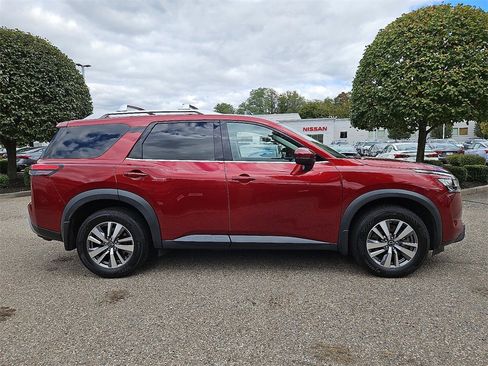 Certified 2022 Nissan Pathfinder SL image 8