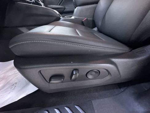 Used 2024 Chevrolet Colorado LT w/ LT Convenience Package III image 13